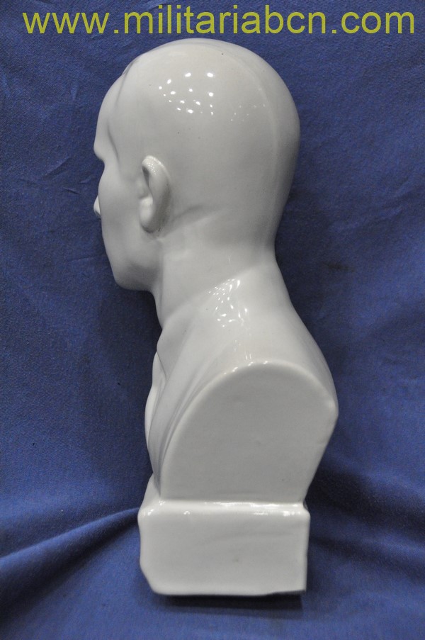 Busto del nacionalista ucraniano Stepan Bandera. Dirigente del UPA Ejército Insurgente de Ucrania. Porcelana. 27 cm