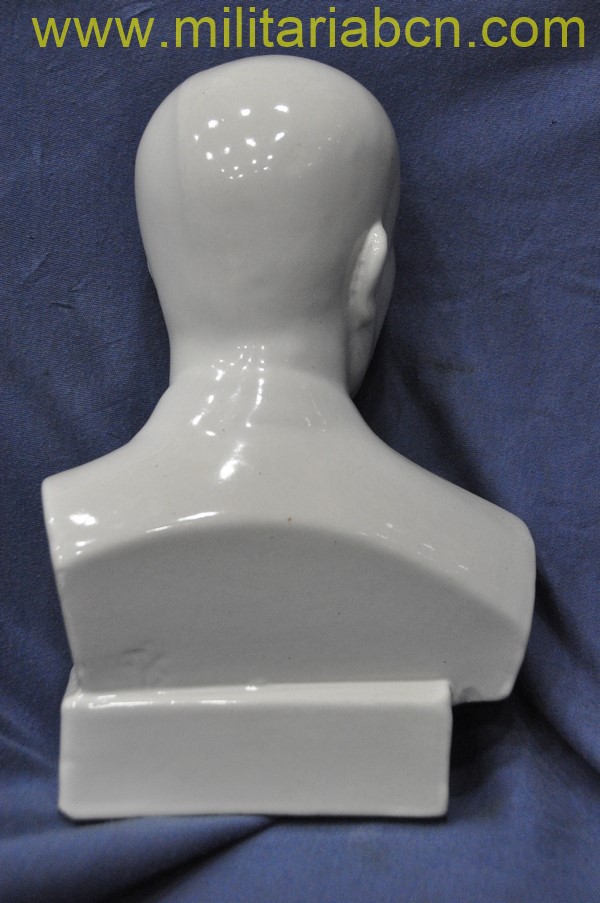 Busto del nacionalista ucraniano Stepan Bandera. Dirigente del UPA Ejército Insurgente de Ucrania. Porcelana. 27 cm